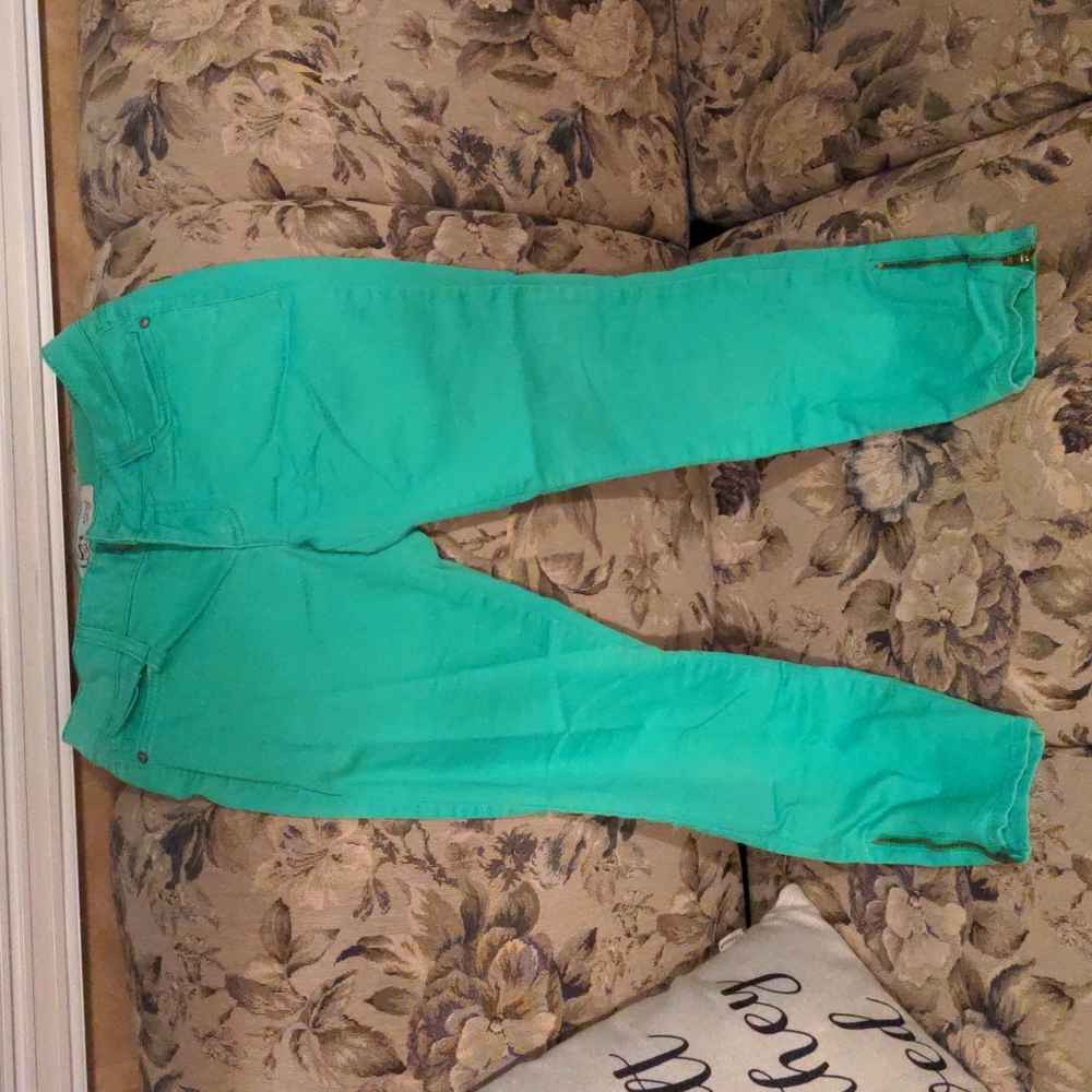 L.e.i, size 3, green cropped jeans